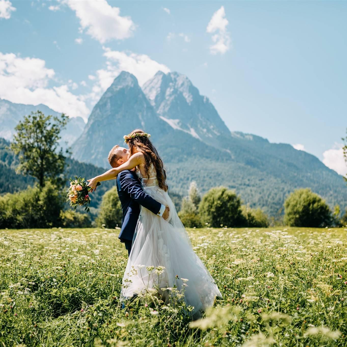Peach Perfect Weddings