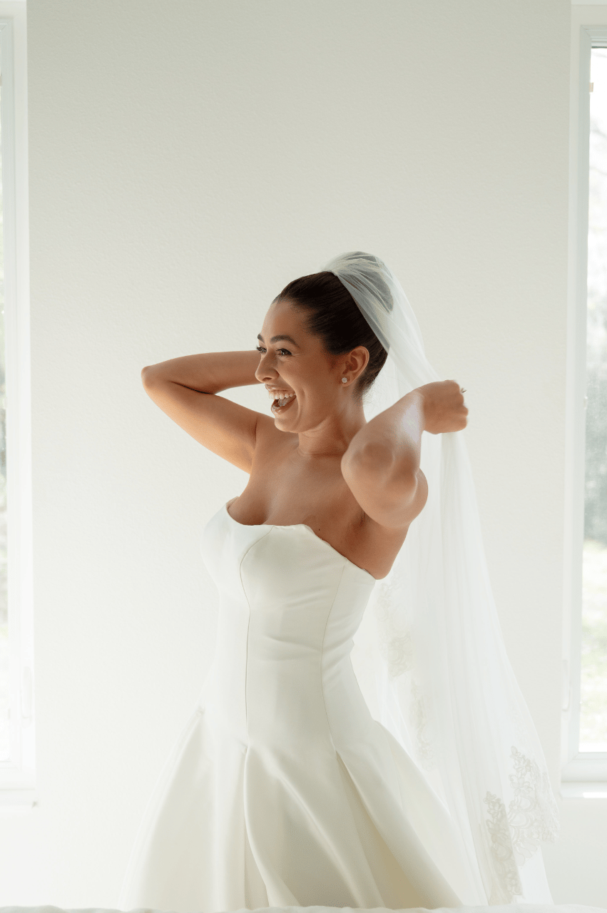 An Effortlessly Elegant Lakeside Wedding photo 5
