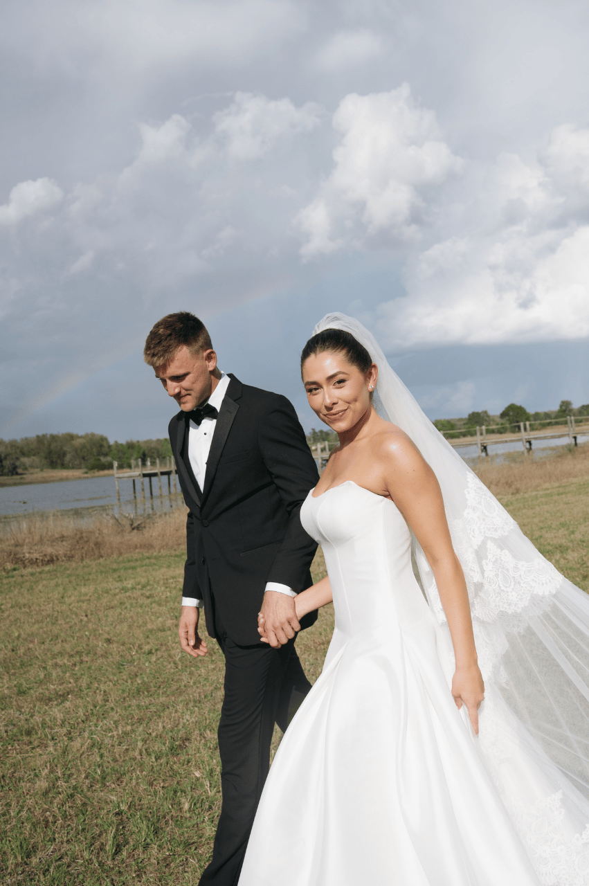 An Effortlessly Elegant Lakeside Wedding