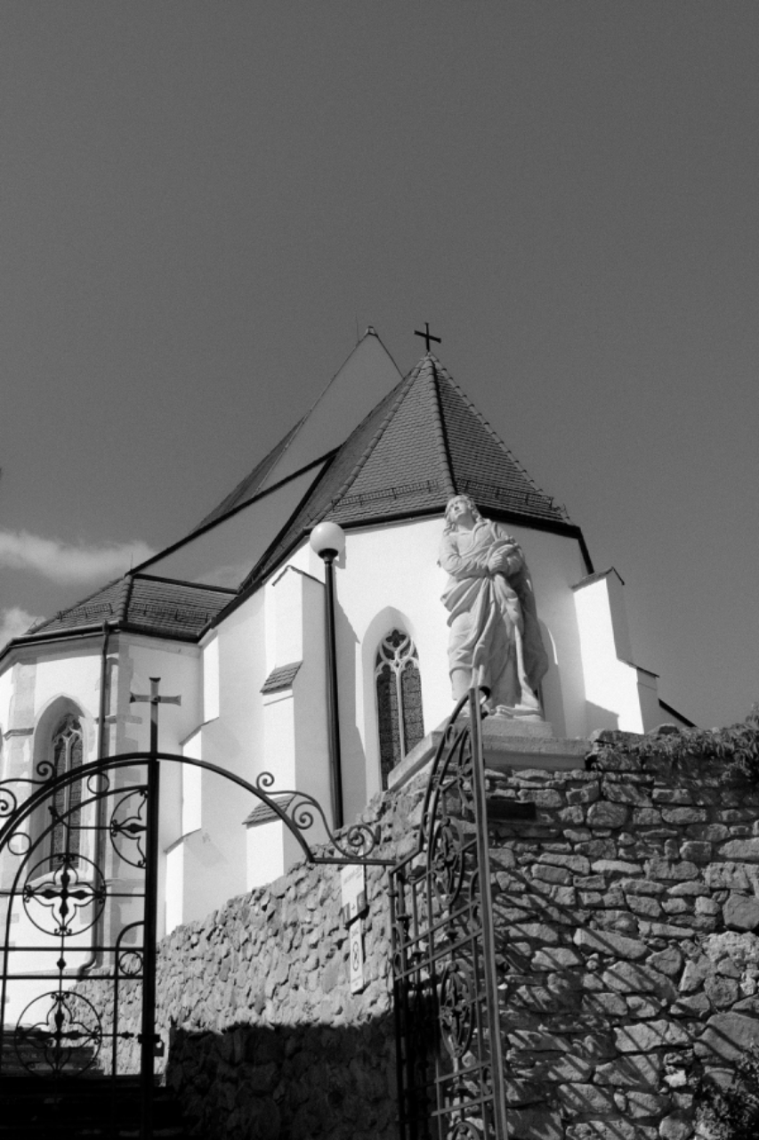 Architectural Romance Amidst the Sun-Drenched Vineyards photo 3