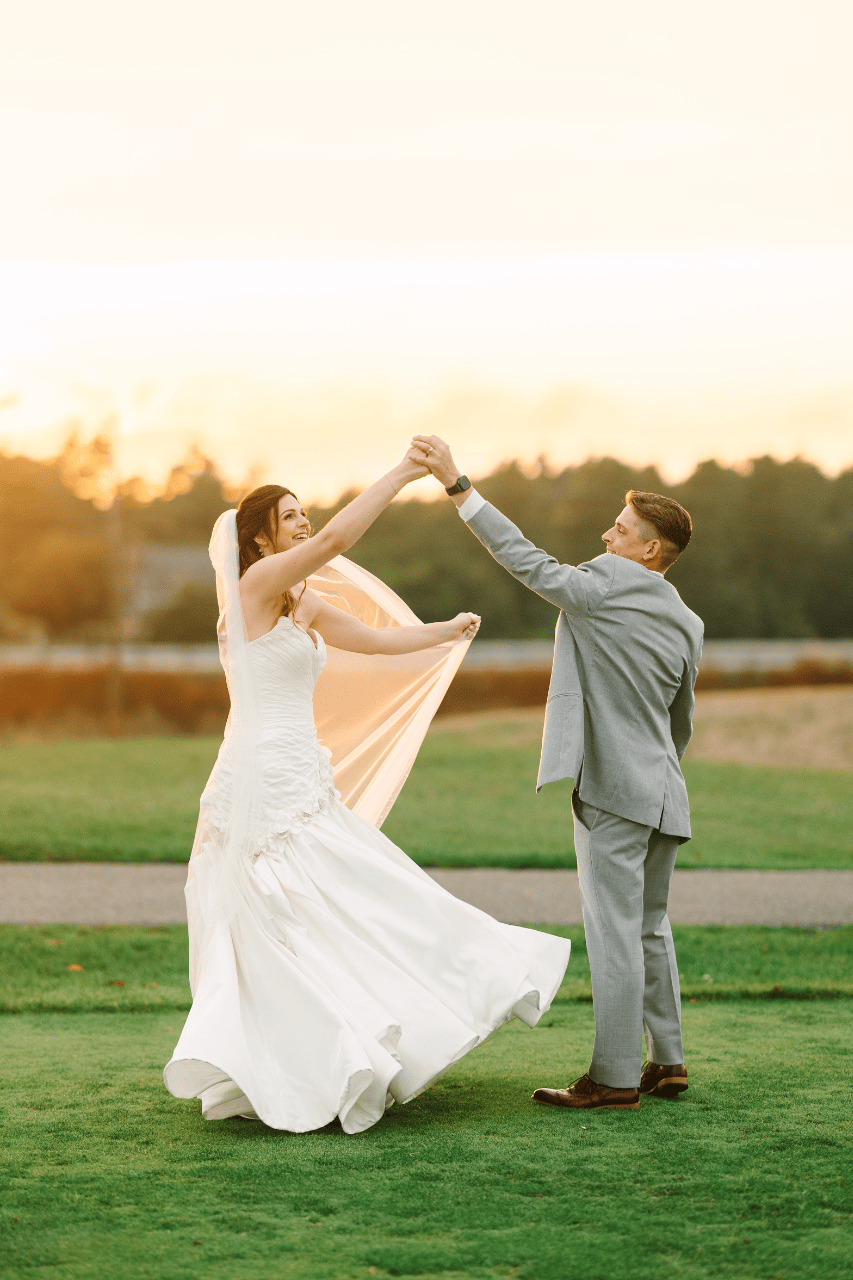 Refined Summer Glamour at the Red Barn at Outlook Farm
