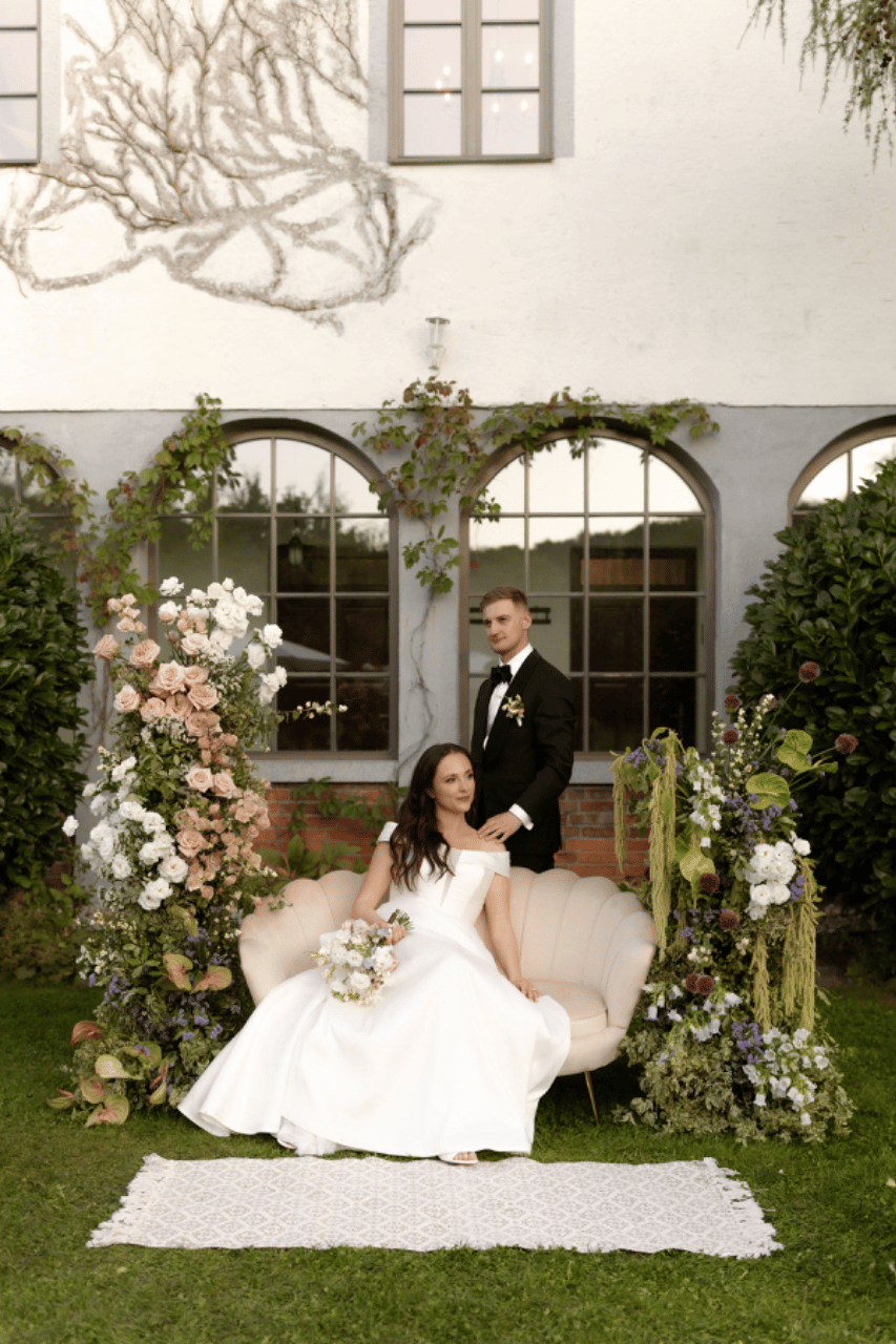 Architectural Romance Amidst the Sun-Drenched Vineyards