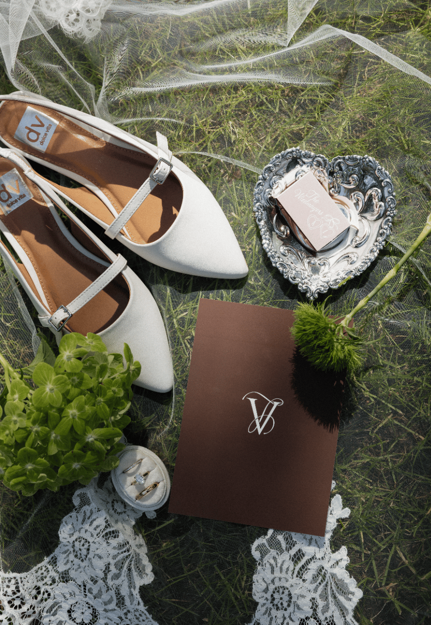 Swan Details & Southern Romance in Charleston