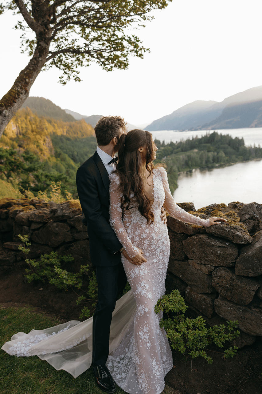 Sun-Drenched Elegance Atop the Columbia River Gorge