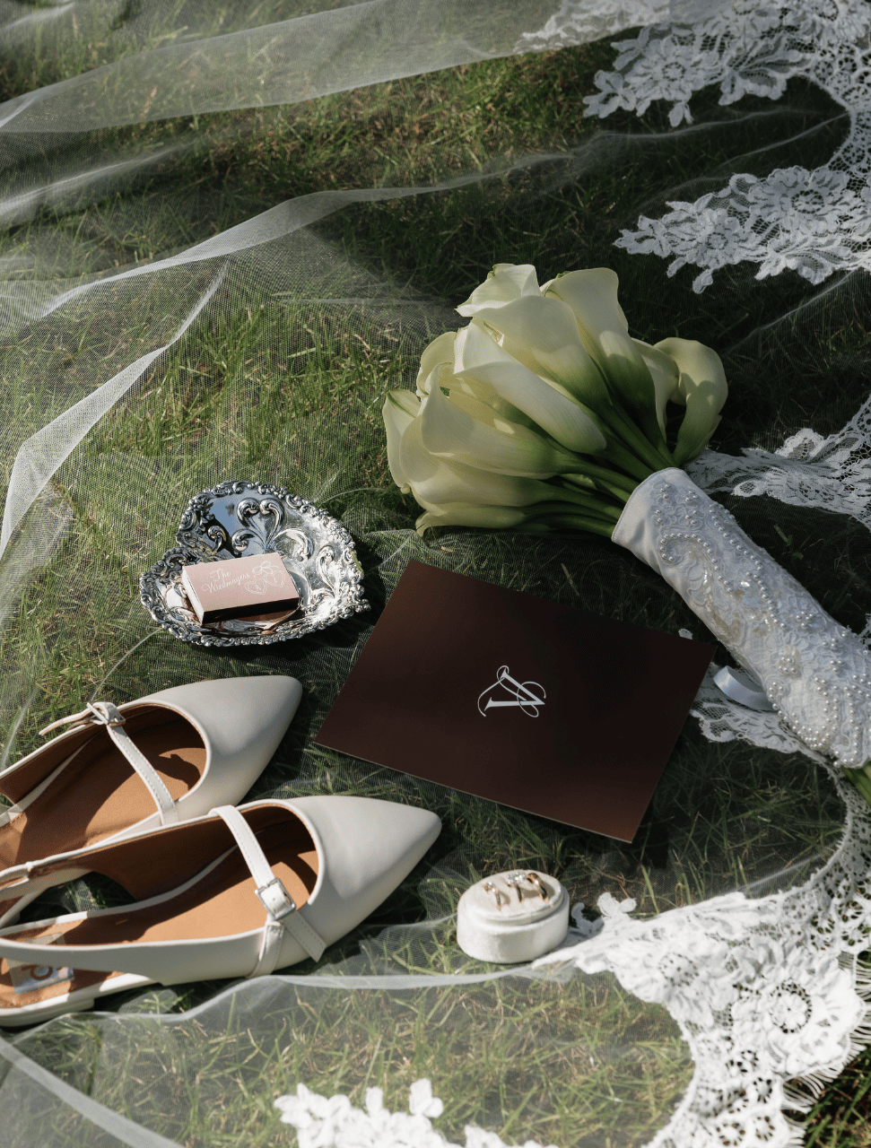 Swan Details & Southern Romance in Charleston photo 2