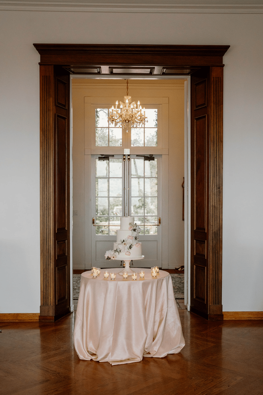 A Curated Escape into Sun-Drenched California Romance