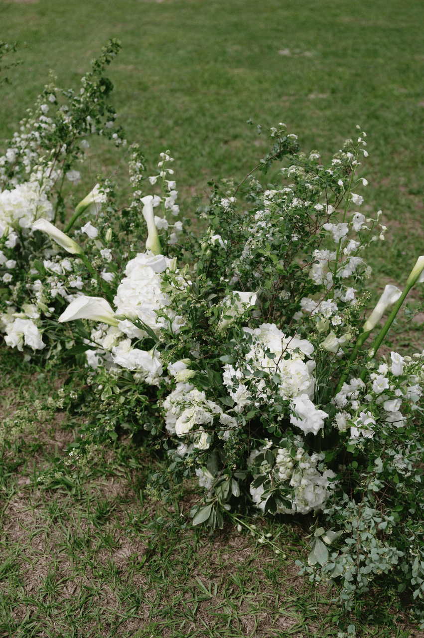 Contemporary Romance Blooms Across a Family Estate photo 3