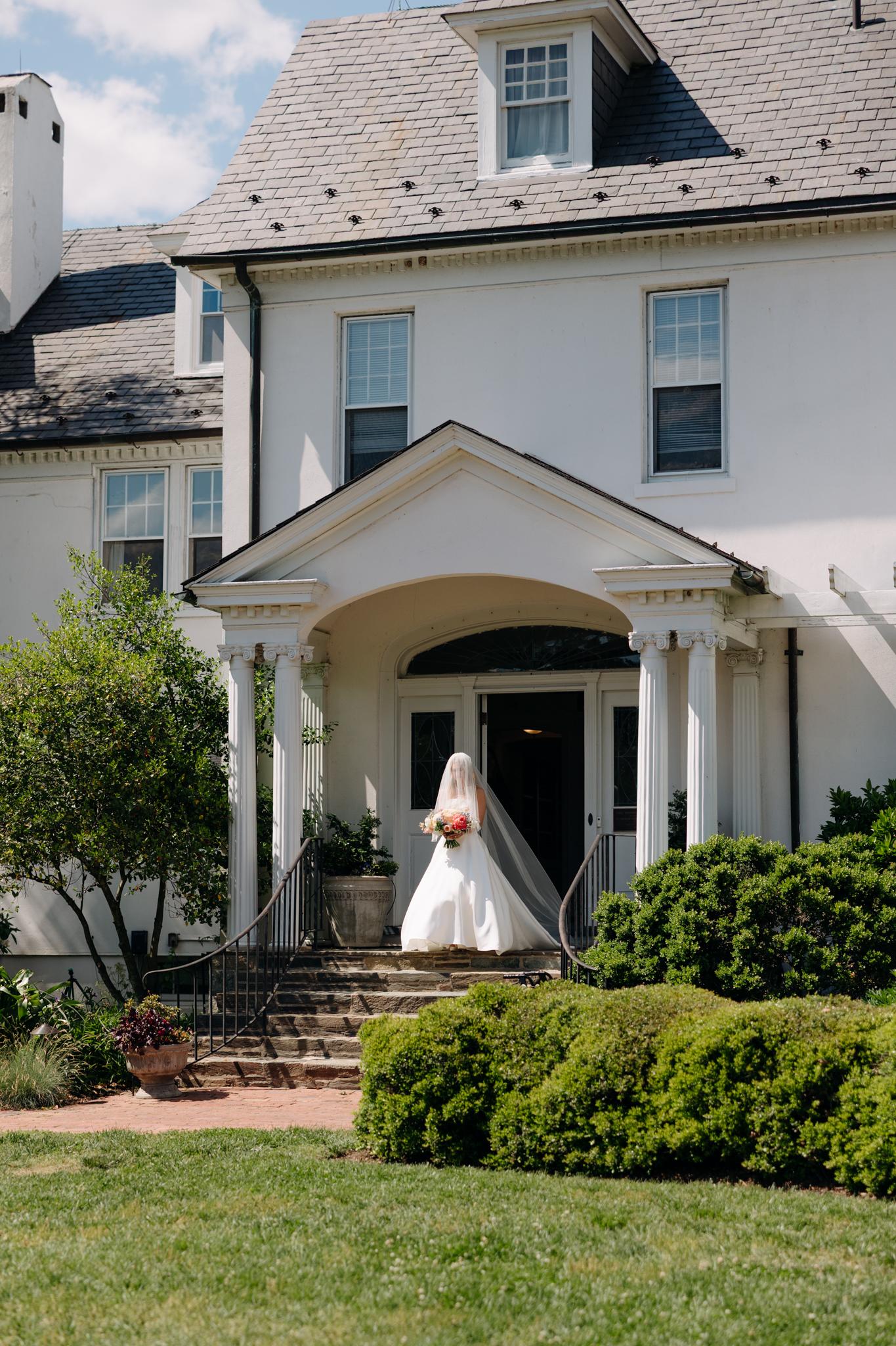 Garden Elegance Along the Potomac’s Shimmering Edge 63