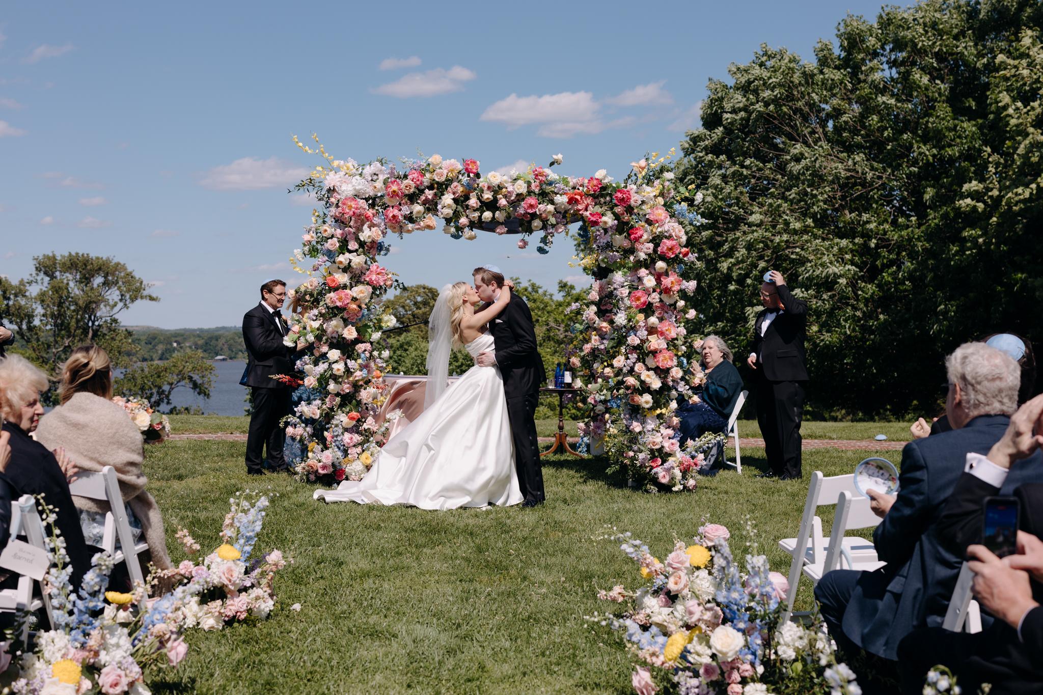 Garden Elegance Along the Potomac’s Shimmering Edge 48