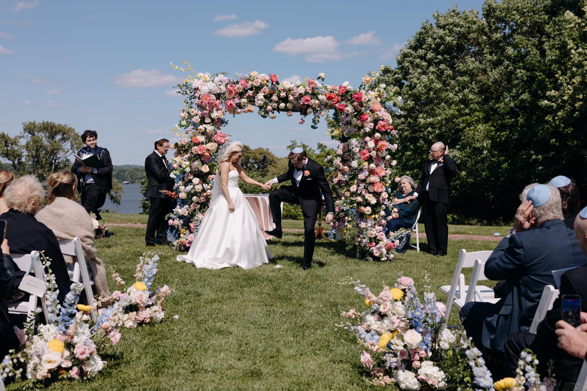 Garden Elegance Along the Potomac’s Shimmering Edge 64