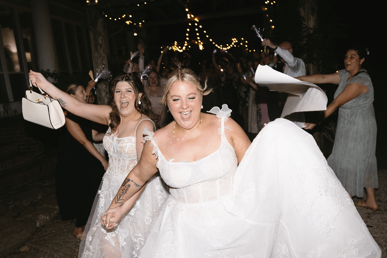 Anna Linsz & Hannah Linsz's wedding-image-34