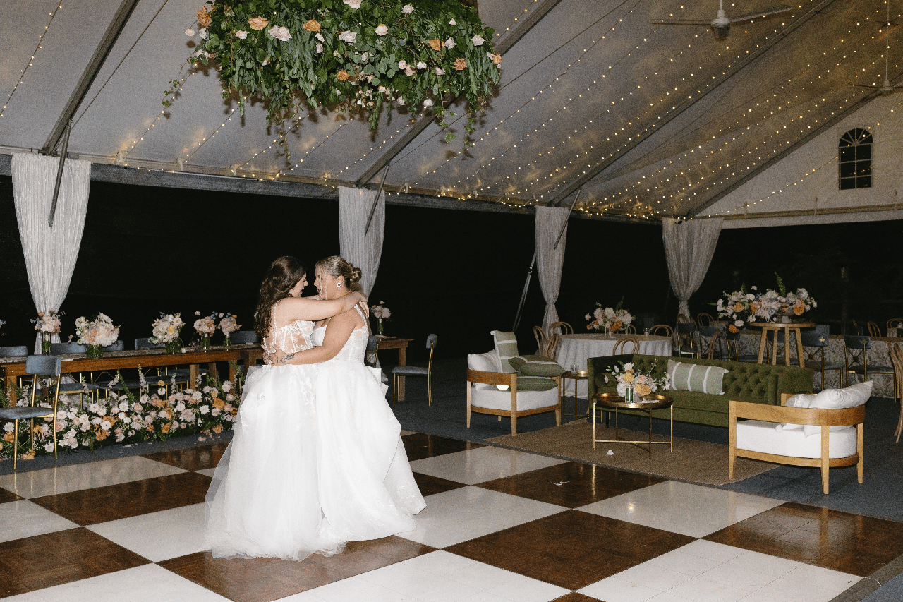 Anna Linsz & Hannah Linsz's wedding-image-53