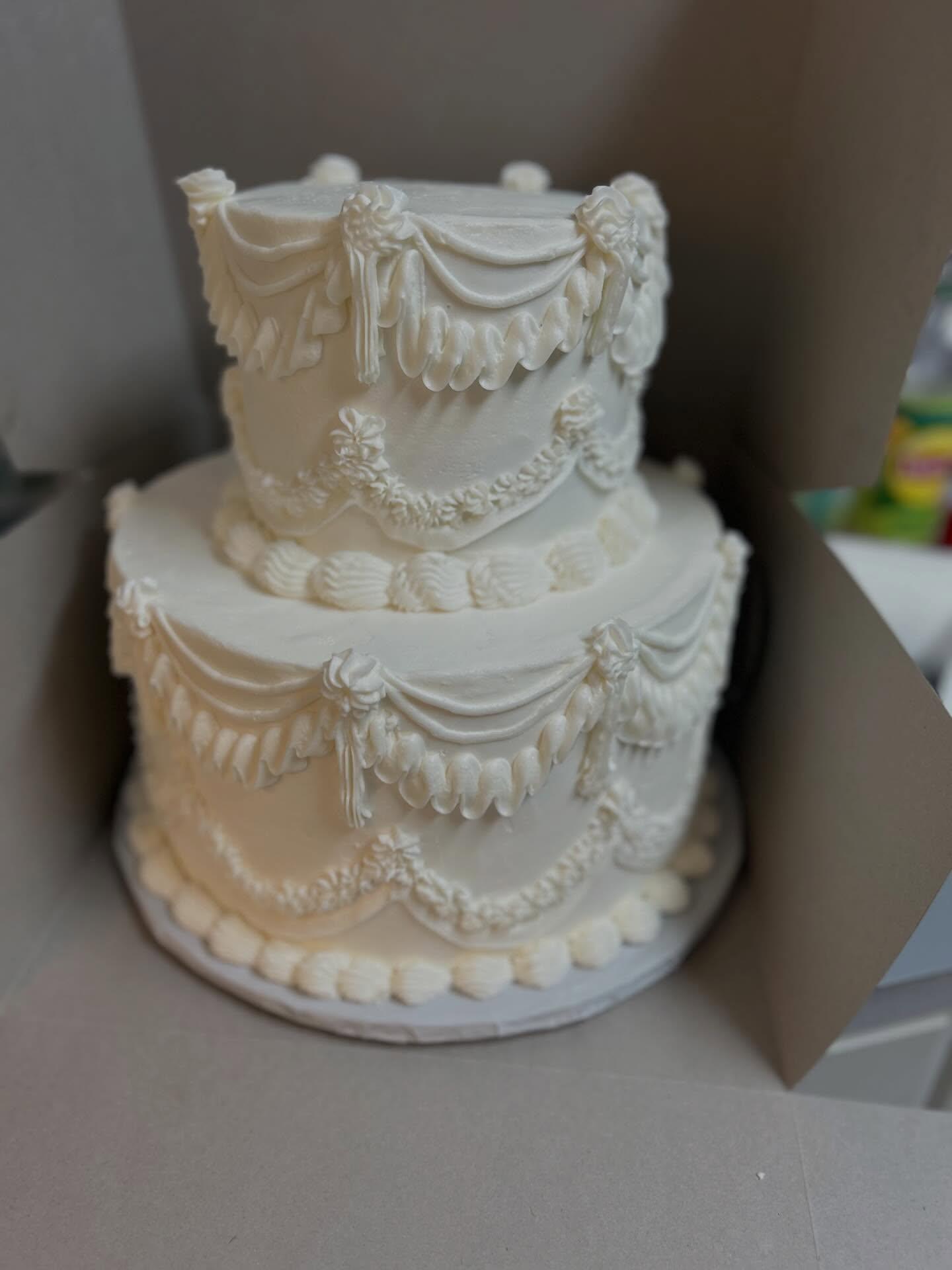 Cakes By Carolyn portfolio 1
