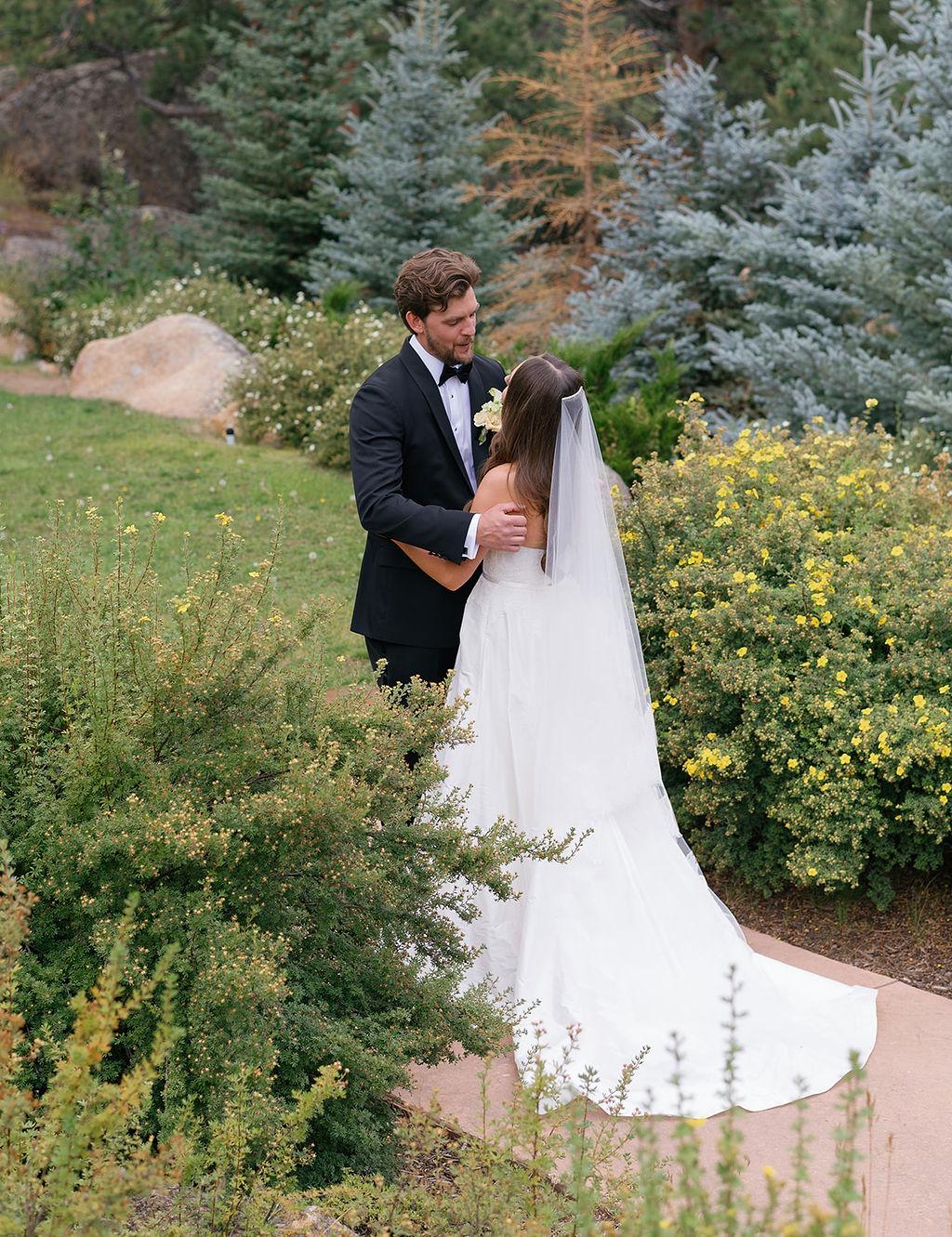 A Rainy Colorado Mountains Wedding at the Historic Stanley Hotel photo 4