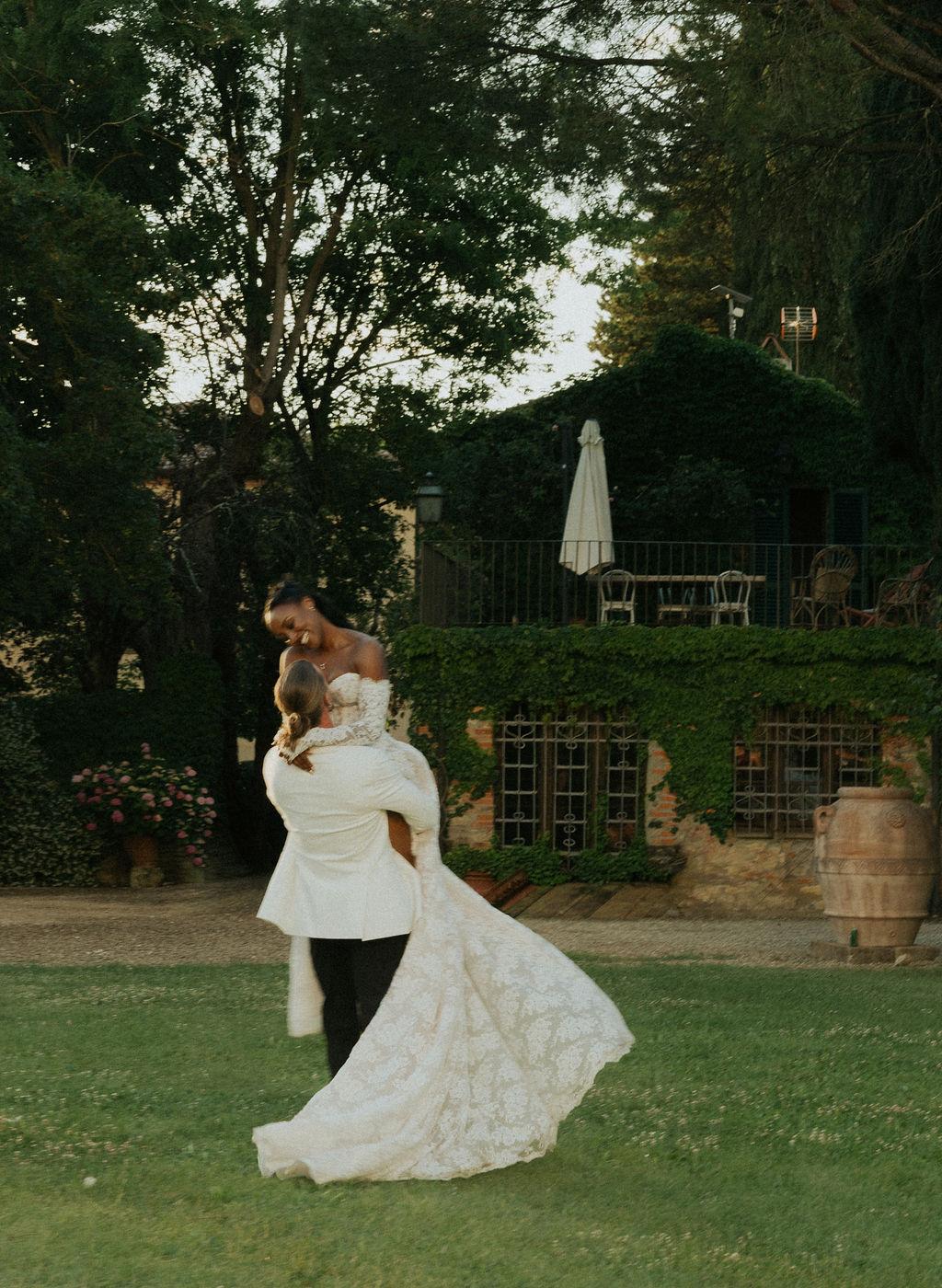 A Modern Summer Wedding at Villa Nemora for Content Creators James and Caleigha 36