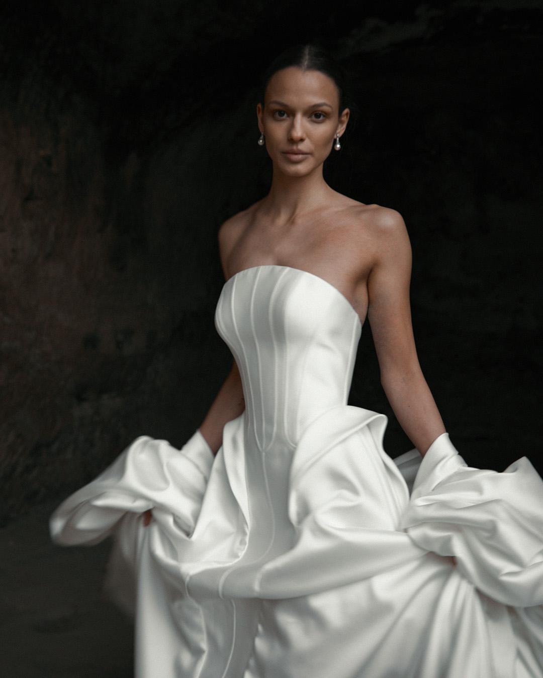 Alon Livné White portfolio 1