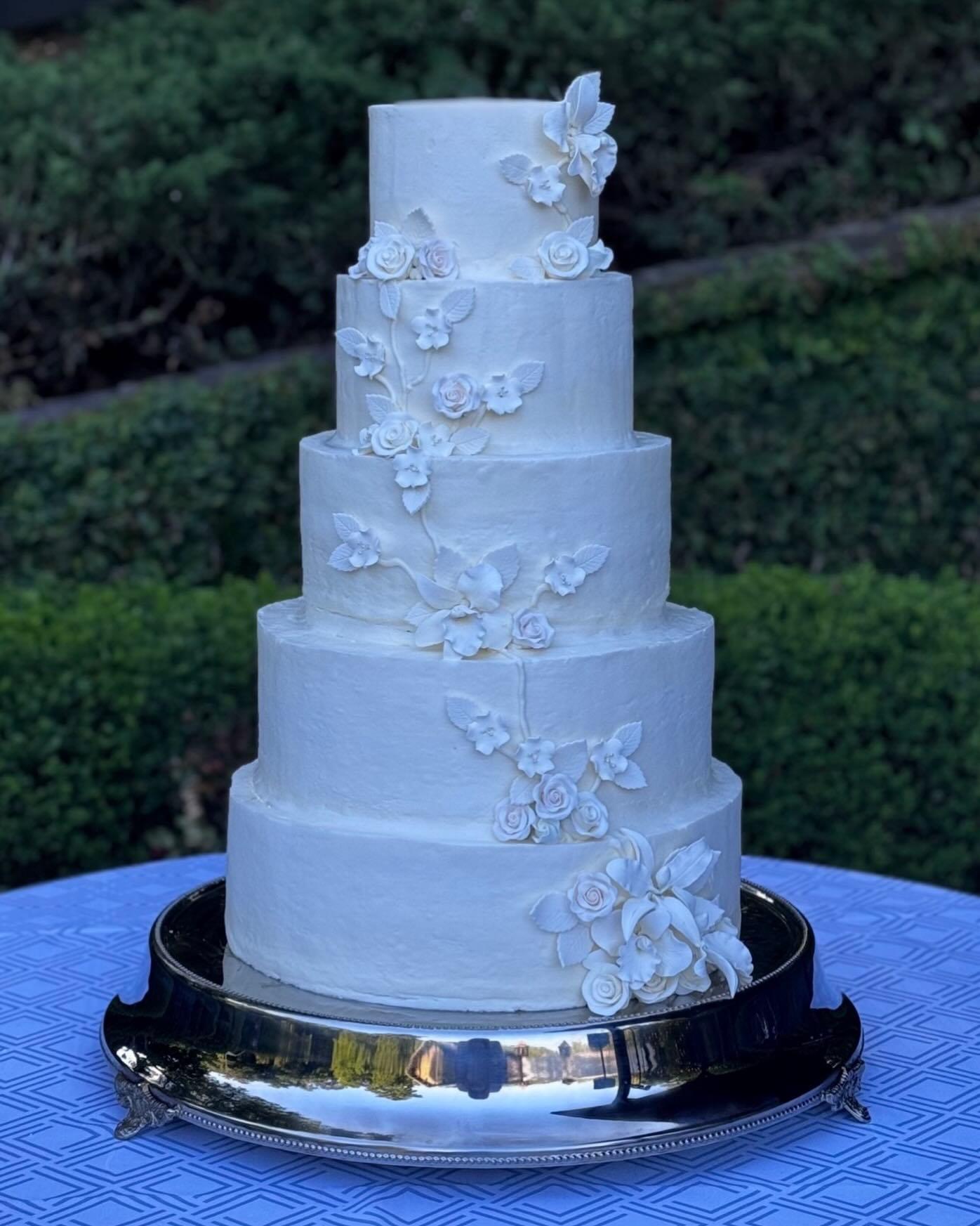 Wedding Cakes by Jan