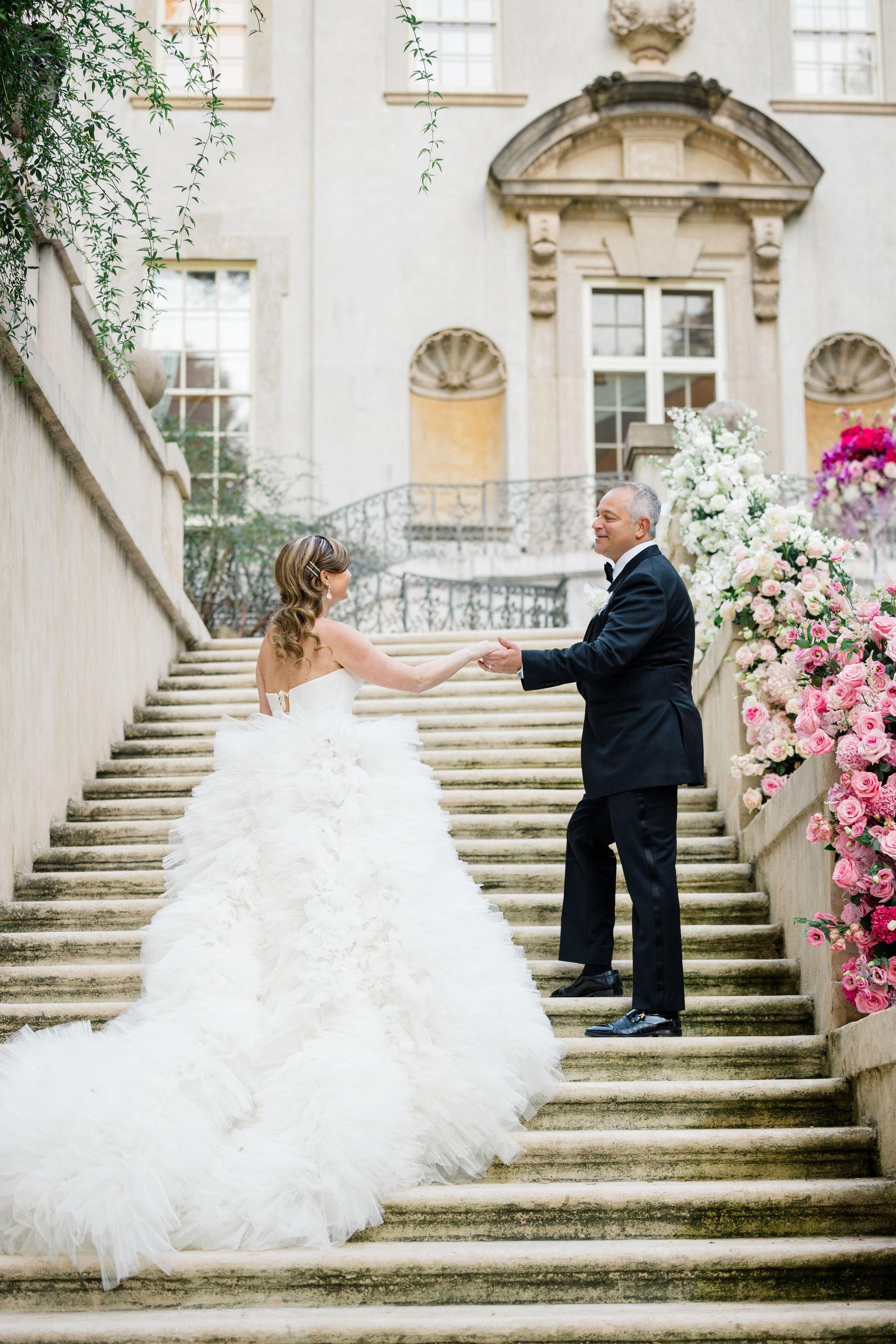 A Whimsical Fall Wedding at the Swan House 24