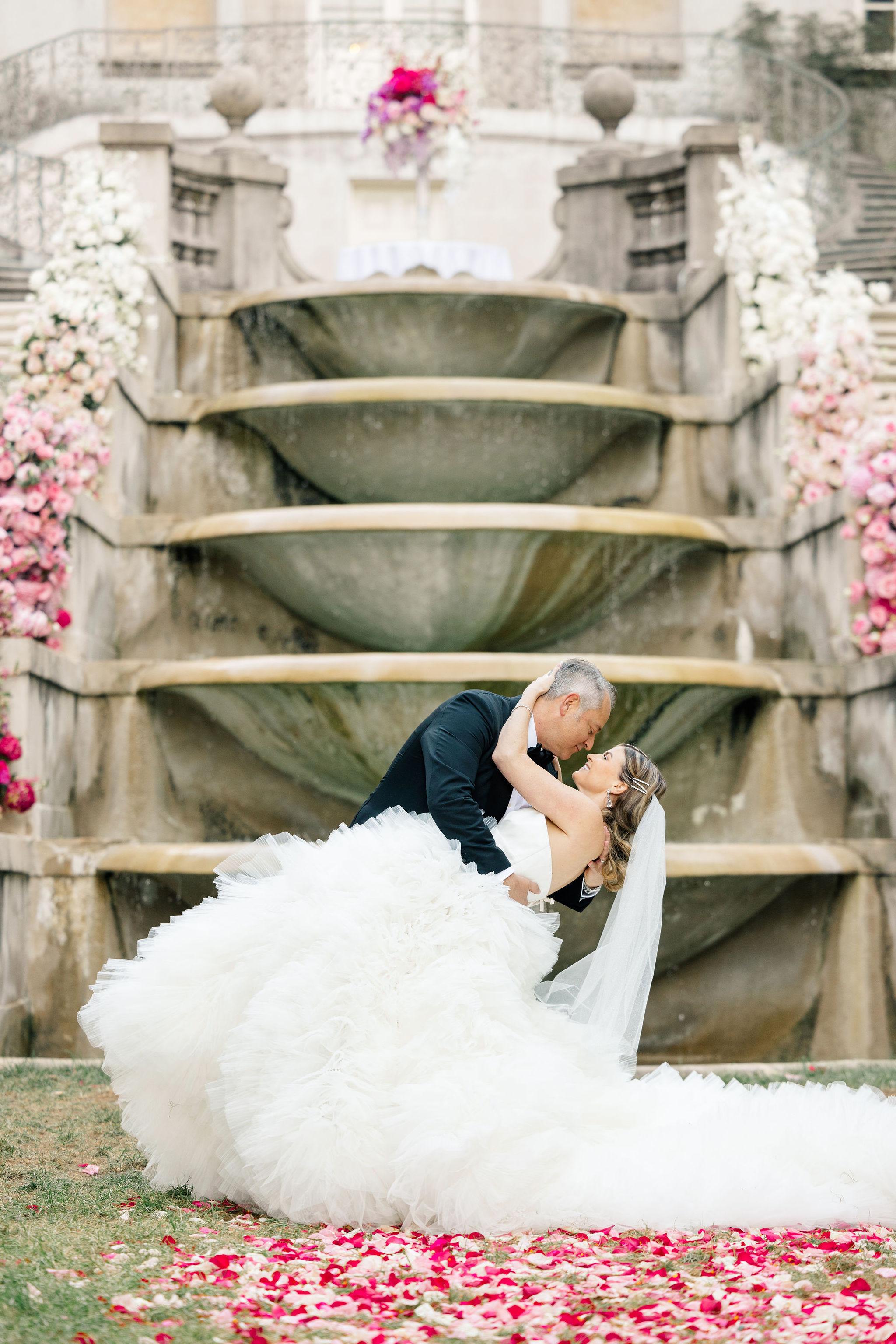 A Whimsical Fall Wedding at the Swan House 11