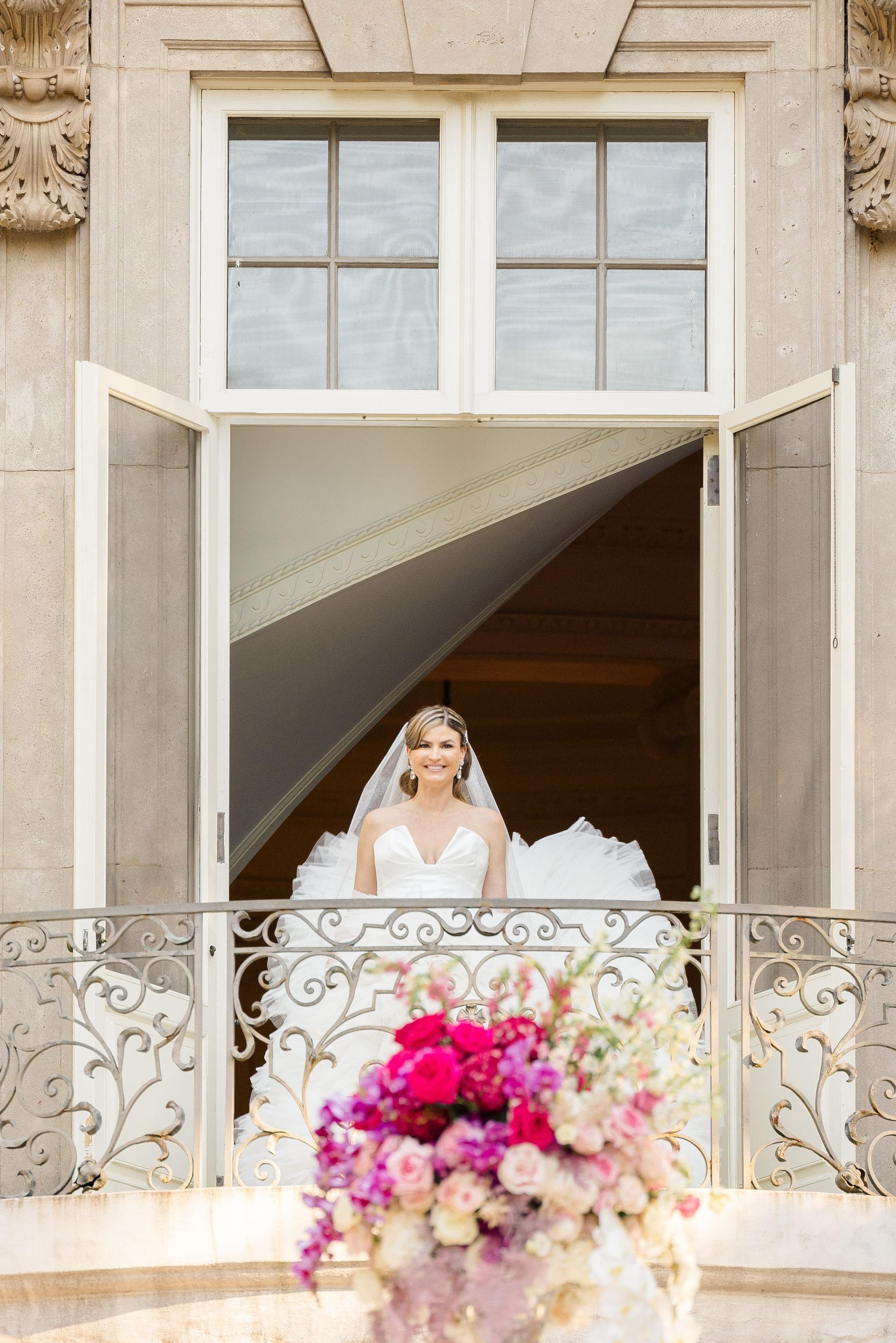 A Whimsical Fall Wedding at the Swan House 29