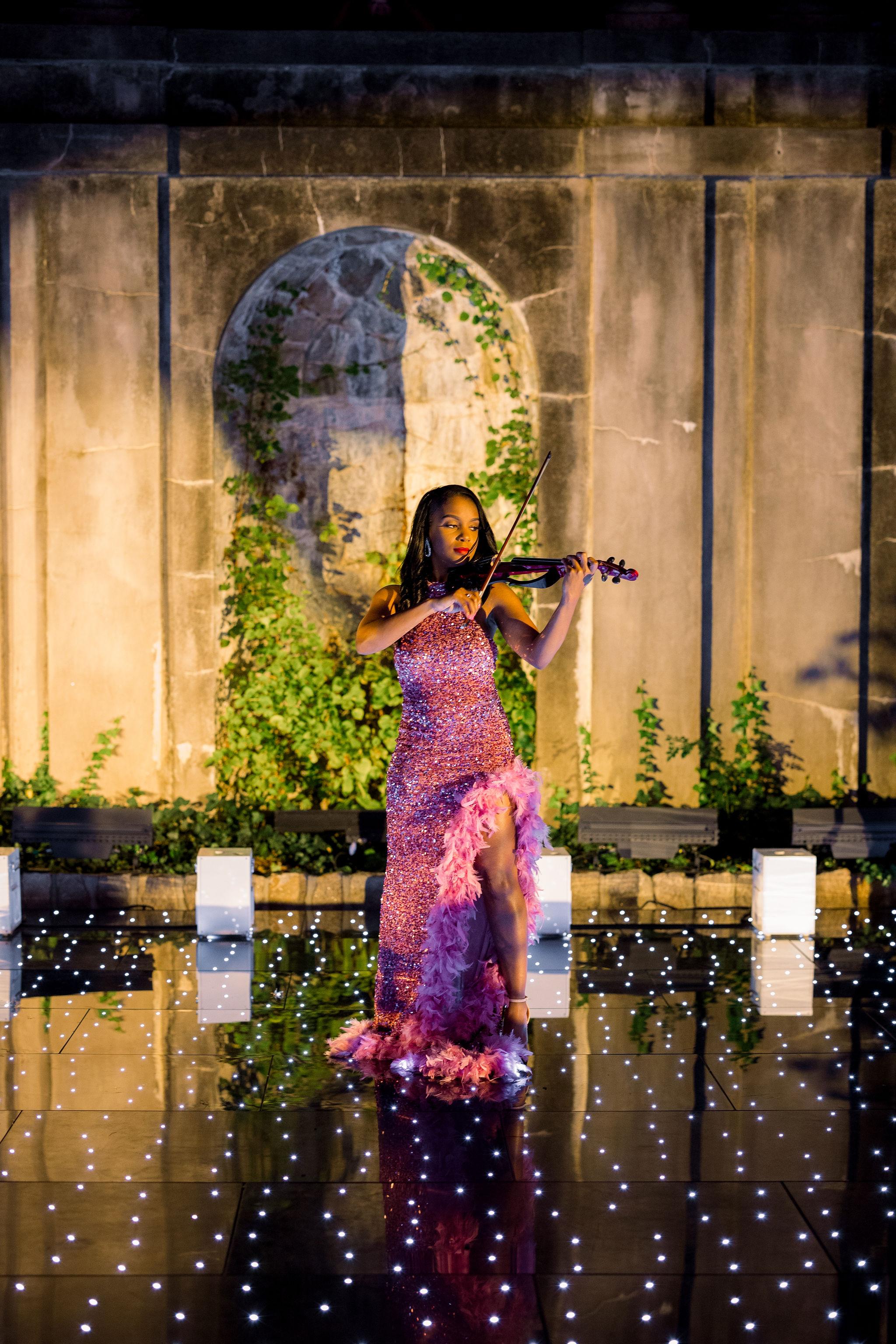 A Whimsical Fall Wedding at the Swan House 32