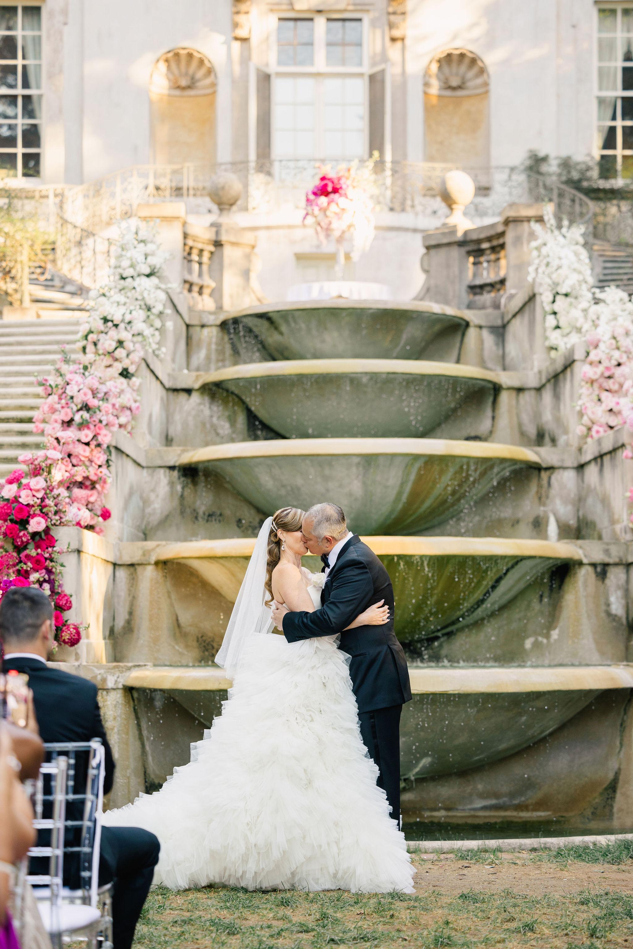 A Whimsical Fall Wedding at the Swan House 16