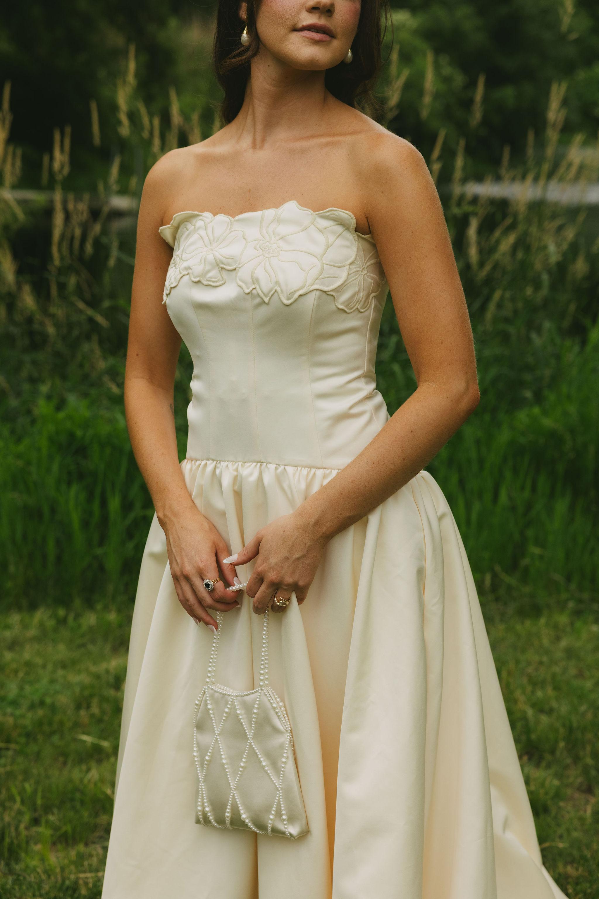 A Romantic Tulip-Filled Wedding Celebration photo 5