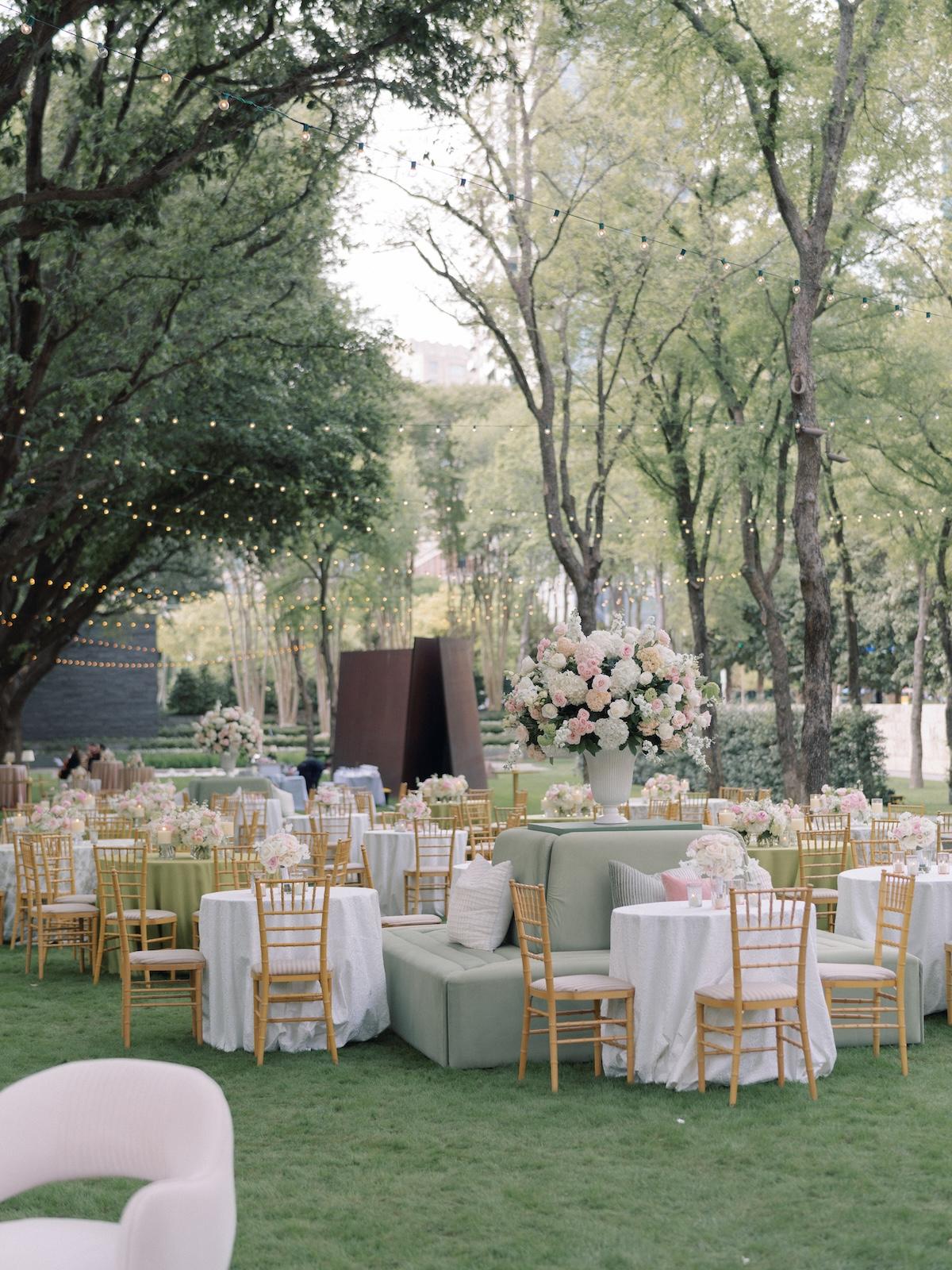 A Classic Spring Wedding at the Nasher Sculpture Center 44