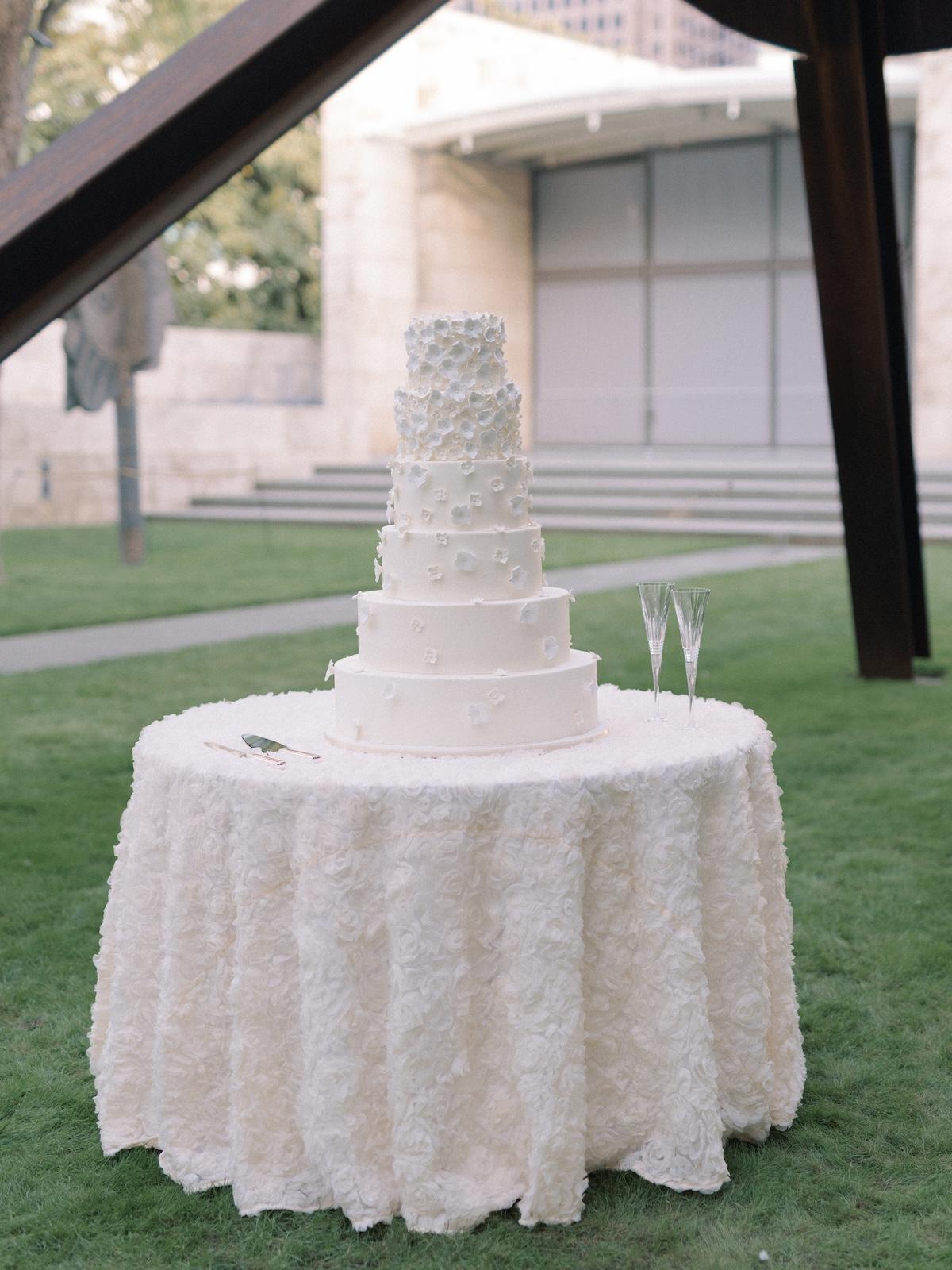 A Classic Spring Wedding at the Nasher Sculpture Center 25
