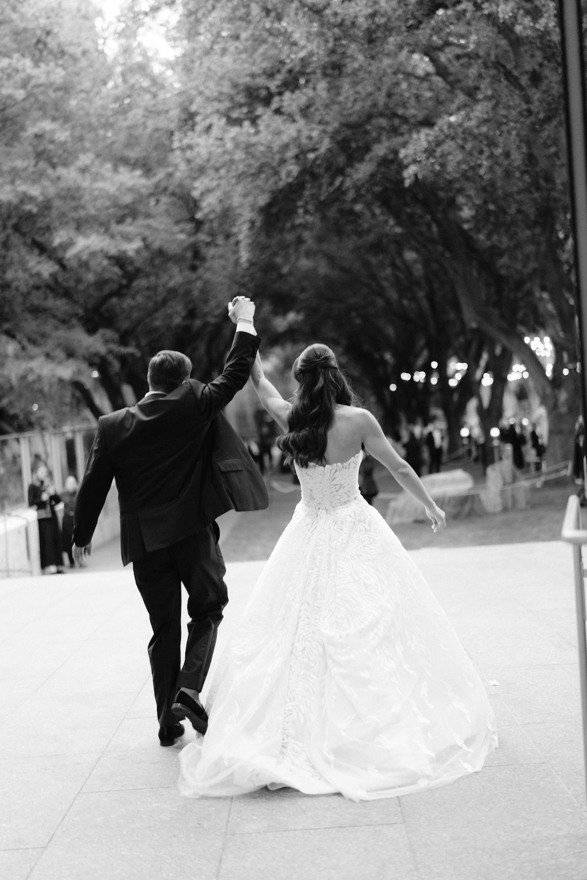 A Classic Spring Wedding at the Nasher Sculpture Center 29