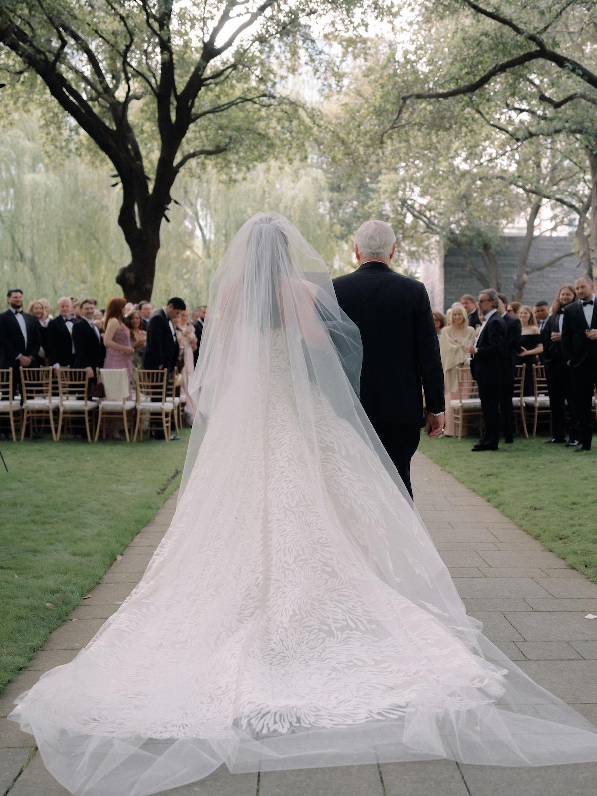 A Classic Spring Wedding at the Nasher Sculpture Center 37