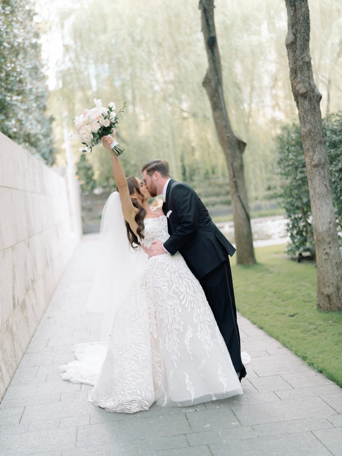 A Classic Spring Wedding at the Nasher Sculpture Center 2