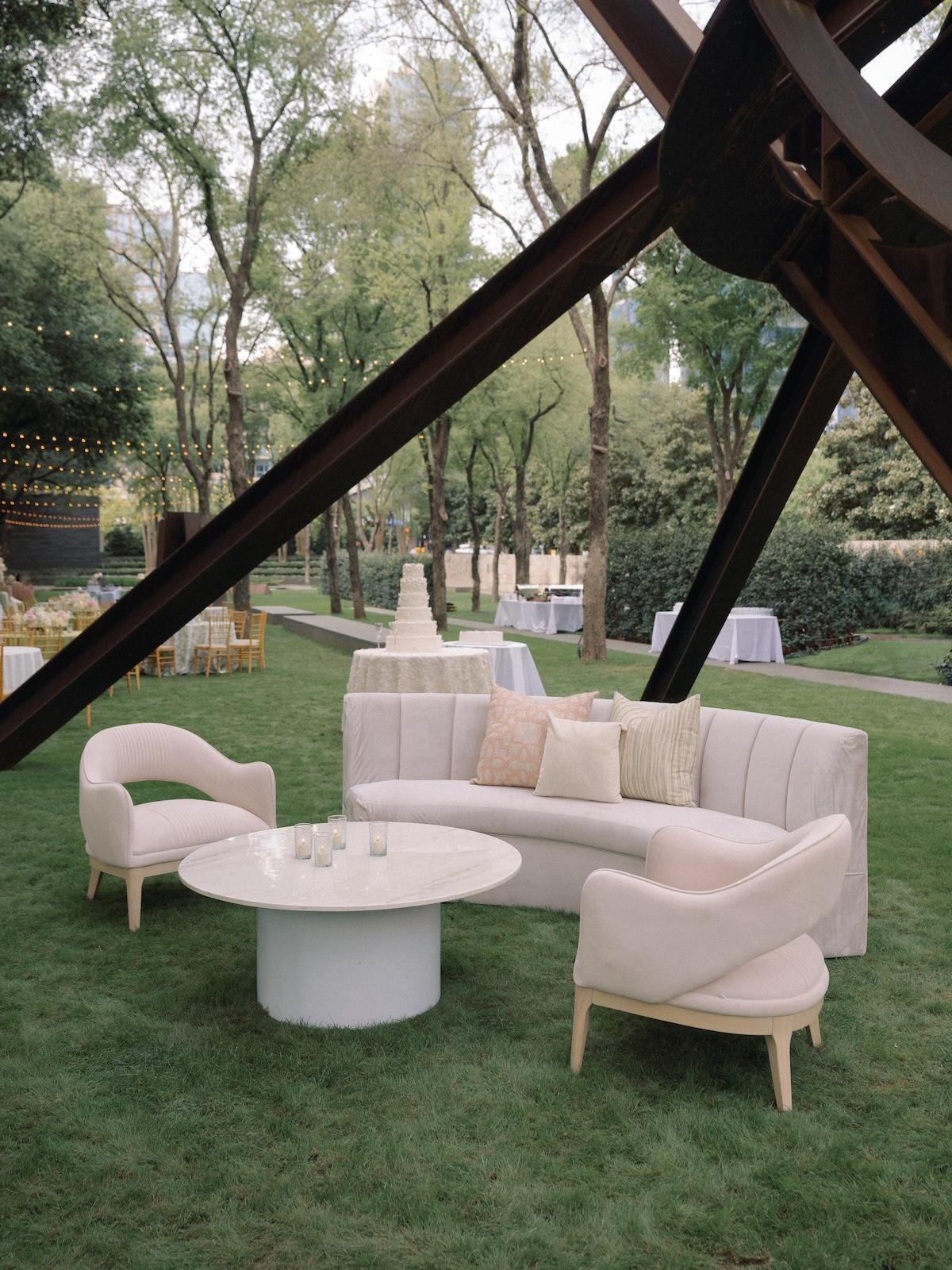 A Classic Spring Wedding at the Nasher Sculpture Center 43