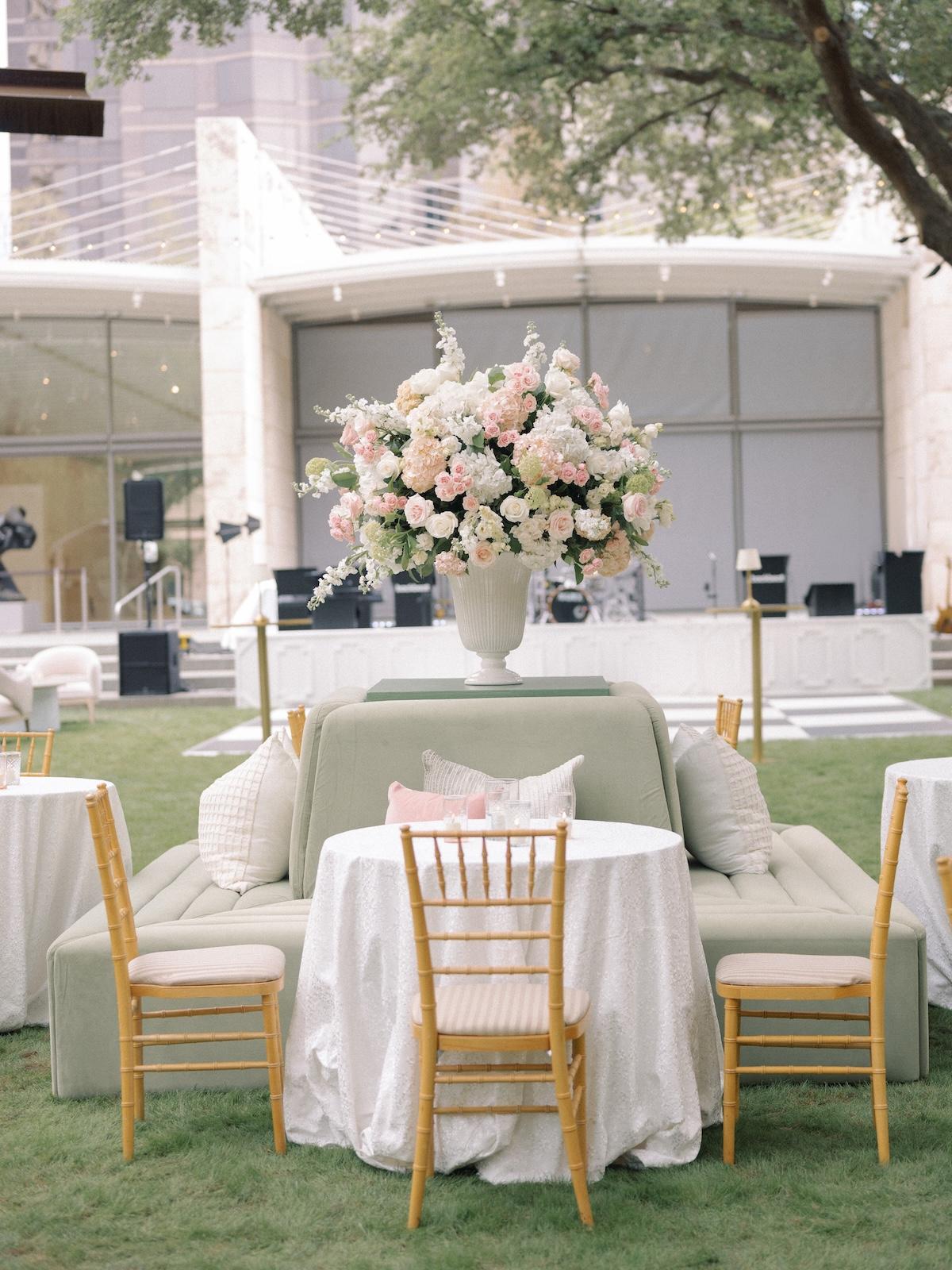 A Classic Spring Wedding at the Nasher Sculpture Center 38