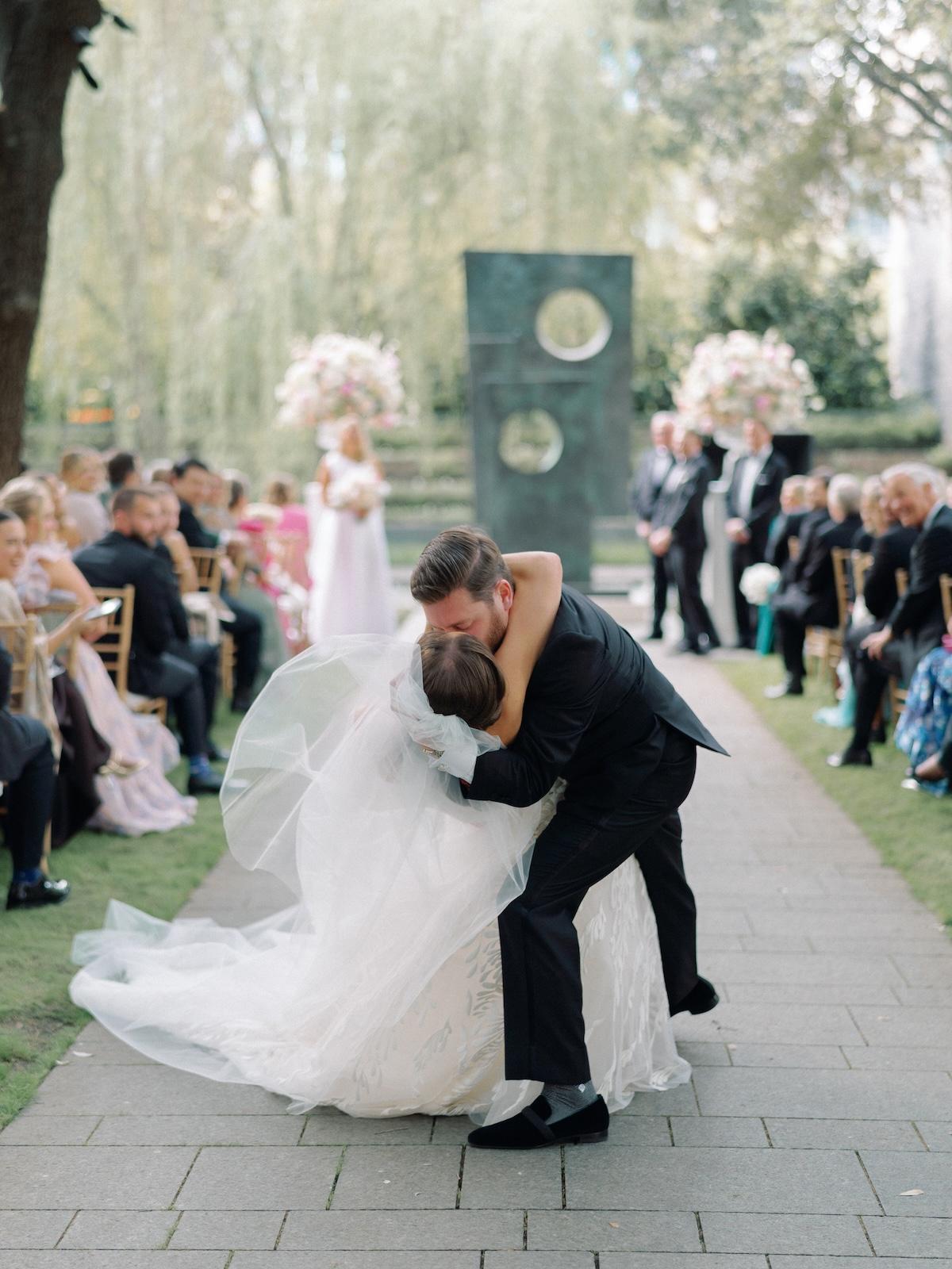 A Classic Spring Wedding at the Nasher Sculpture Center 23