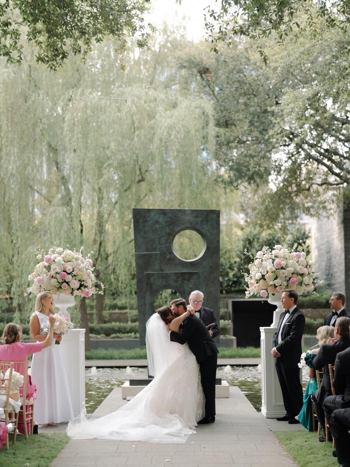 A Classic Spring Wedding at the Nasher Sculpture Center 3