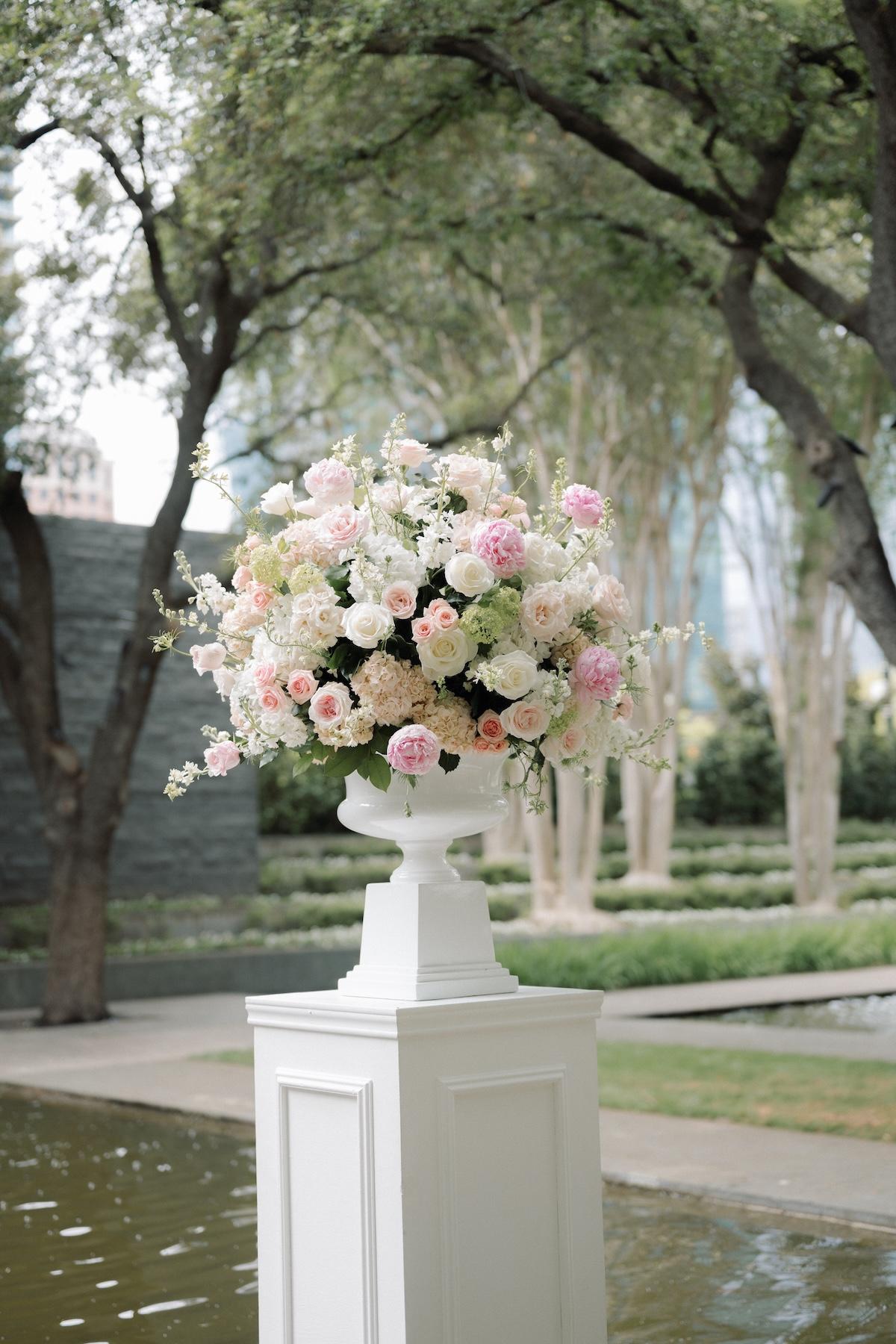 A Classic Spring Wedding at the Nasher Sculpture Center 34