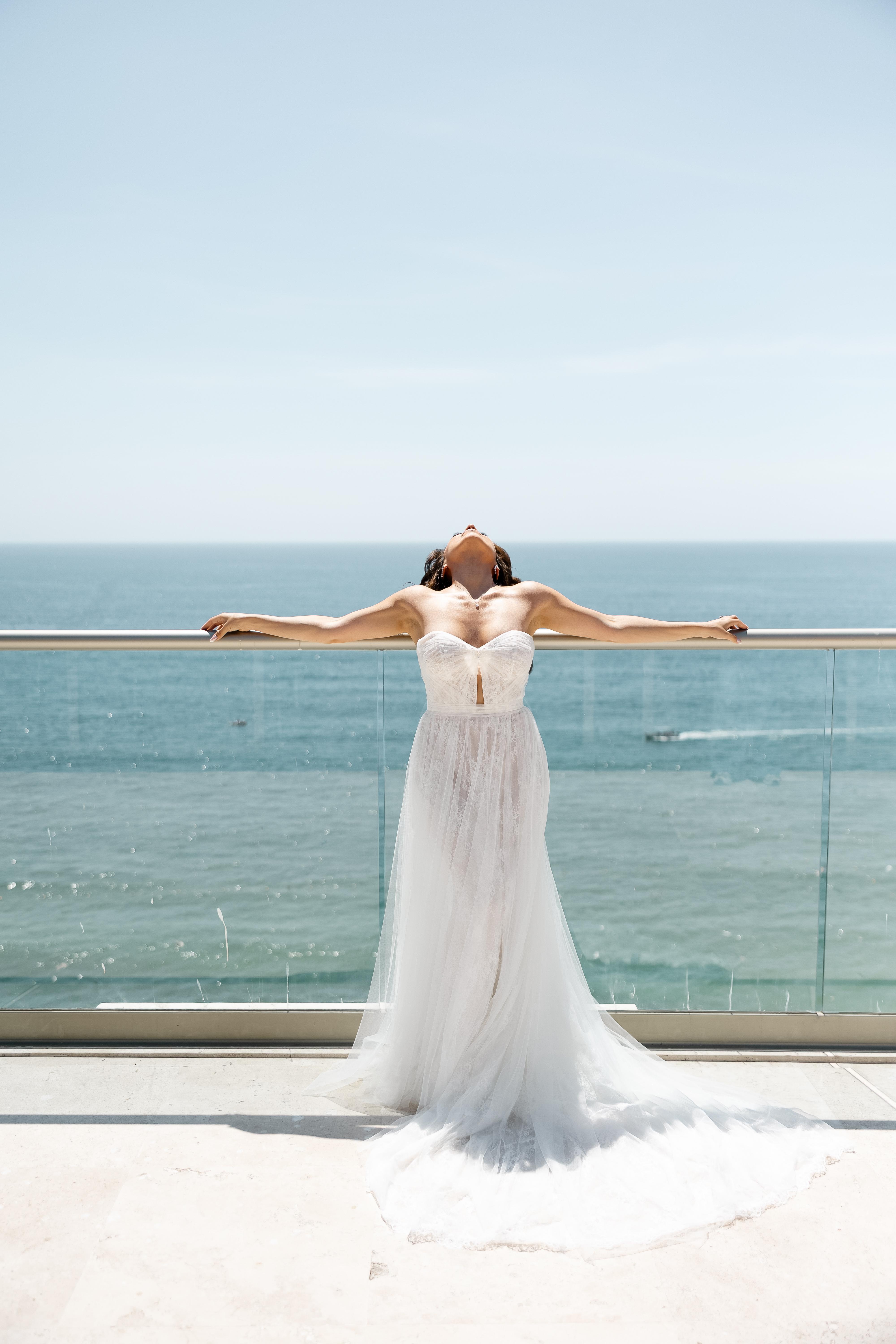 A Vibrant Beachside Wedding in Mexico Filled With Color 31