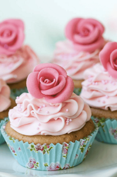 10 Drool-Worthy Wedding Desserts We Found on Insta